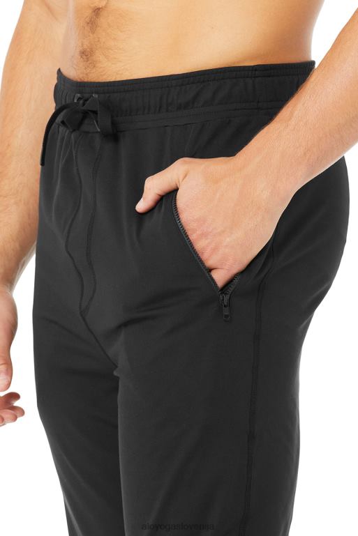 moški uravnotežene kapri hlače Alo Yoga dna Črna X862Z1760