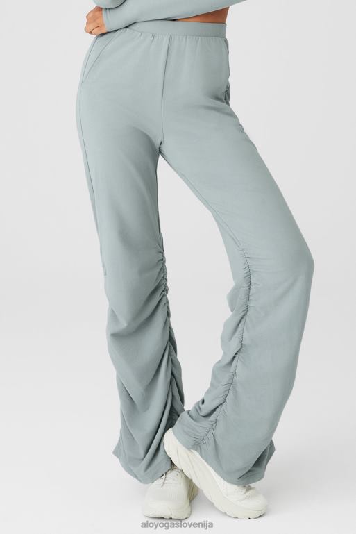 ženske mehke oblikovane hlače z naborki Alo Yoga dna kozmično siva X862Z262